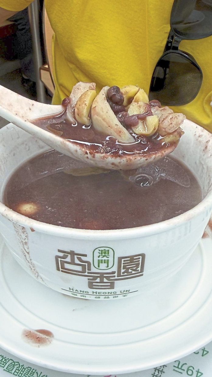 The red bean soup at Heng Heong Yuen is one of the must try desserts in Macao (the other is the sweet almond soup from the same shop).