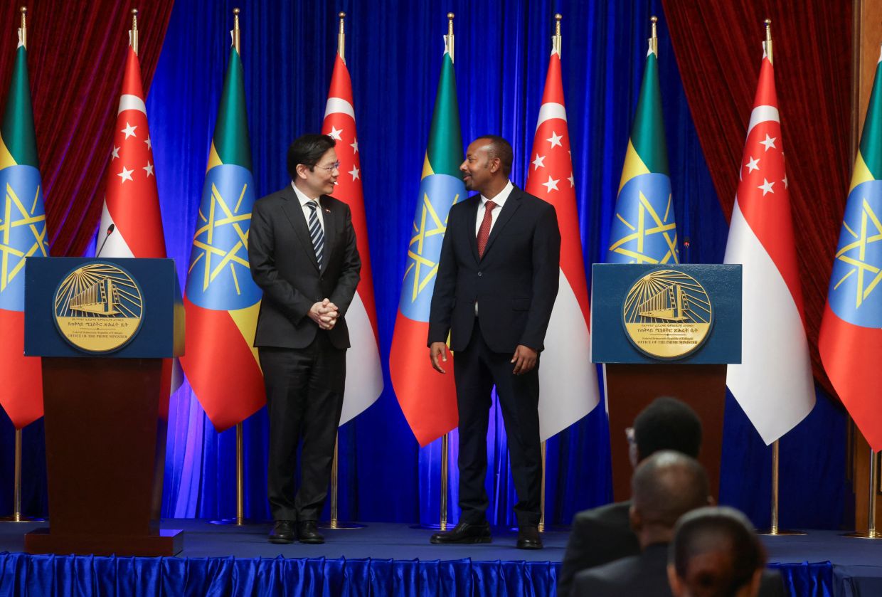Singaporean Prime Minister Lawrence Wong and Ethiopian Prime Minister Abiy Ahmed attend a press conference after their bilateral meeting at the National Palace in Addis Ababa, Ethiopia, on Monday, November 24, 2025. -- Photo: REUTERS/Tiksa Negeri