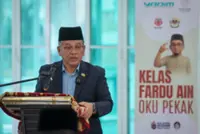 Bedridden haj pilgrim from Mecca coming home thanks to Malaysians, says religious minister