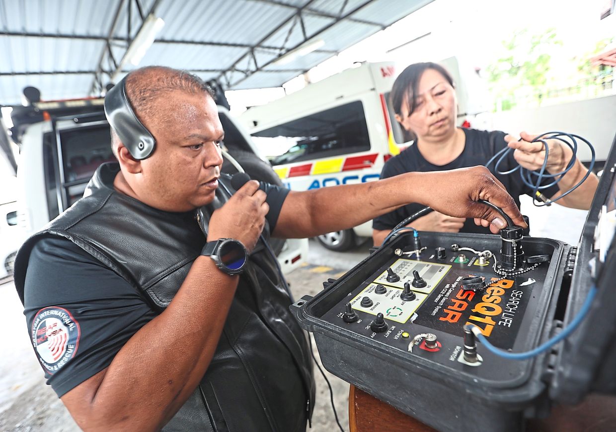 Demonstrating the use of an innovative emergency equipment at an interview at Taman Maluri, Cheras. — AZMAN GHANI/The Star