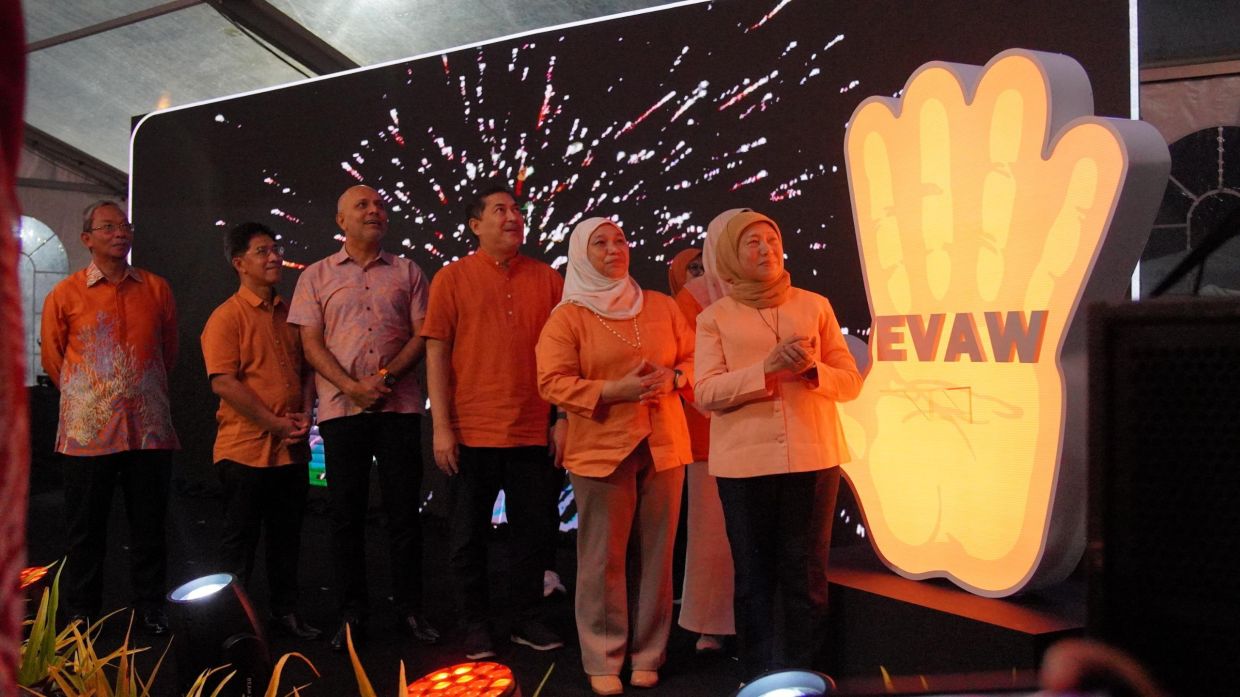 Women, Family and Community Development Minister Datuk Seri Nancy Shukri launching this year’s EVAW campaign at Dataran Lang, Langkawi, yesterday.