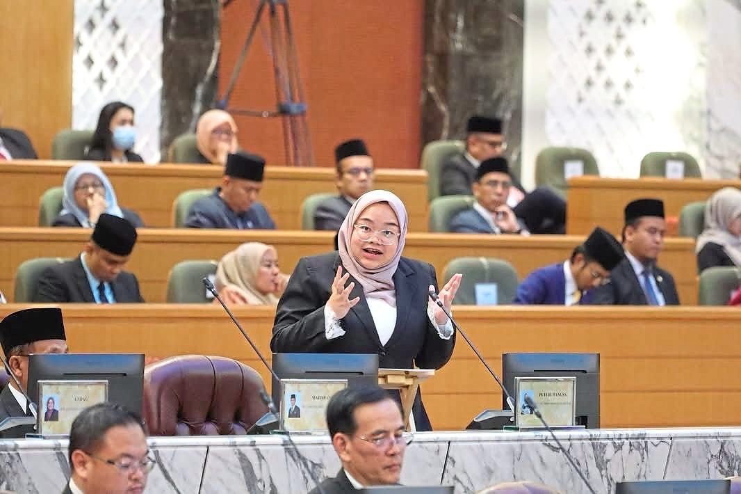Amira Aisya expressing concerns over the nation’s water reserves with demand for water use from data centres at the Johor state assembly. — Filepic