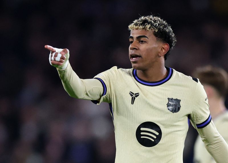 Soccer-Estevao cracker for Chelsea leaves Yamal in shade