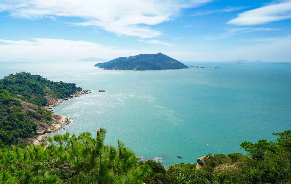Two bodies found in waters off isolated island and Lamma in Hong Kong