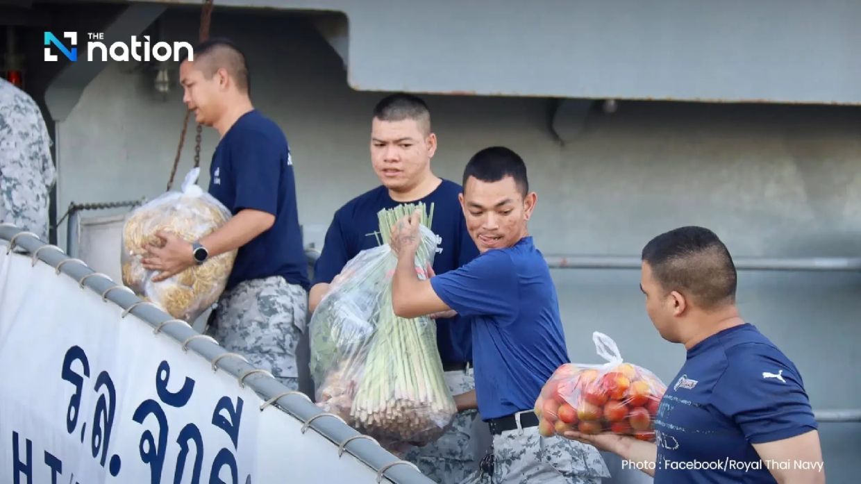 Personnel of HTMS Chakri Naruebet loading food supplies for the floating kitchen that is capable of producing up to 3,000 cooked meals per day for flood victims. - The Nation/ANN