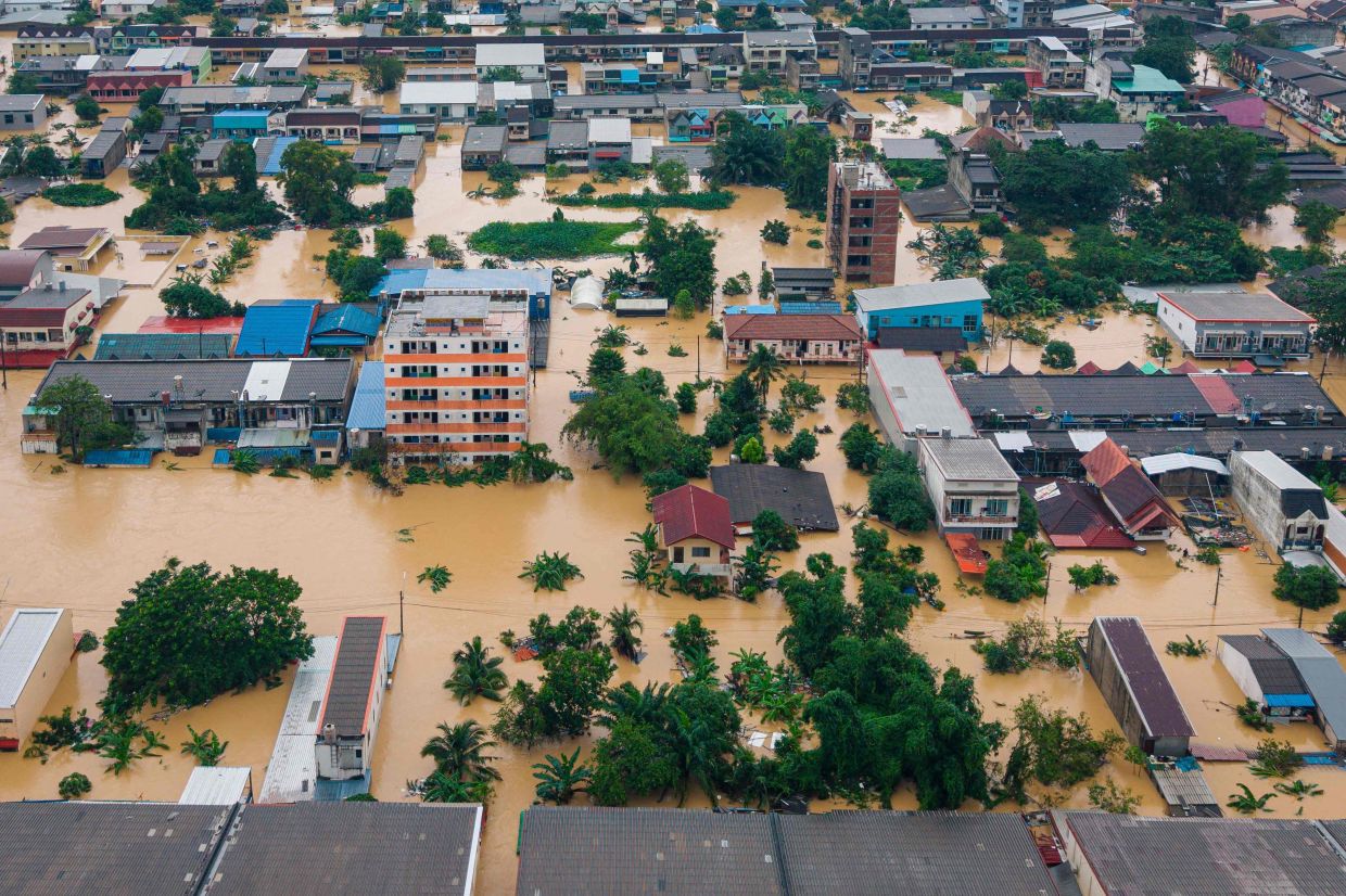 Rescue teams face unexpected challenges evacuating Malaysians from flood-hit Hat Yai