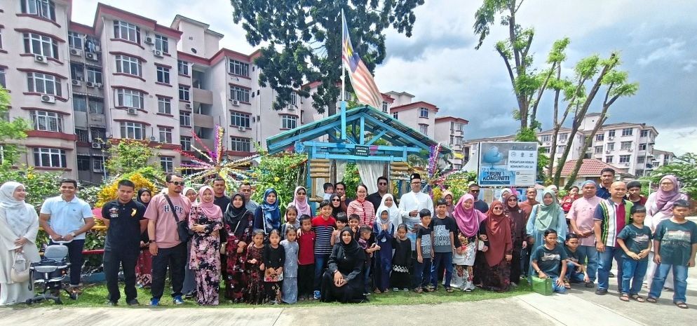 A Malay wedding with some 300 guests held at the community garden in January.