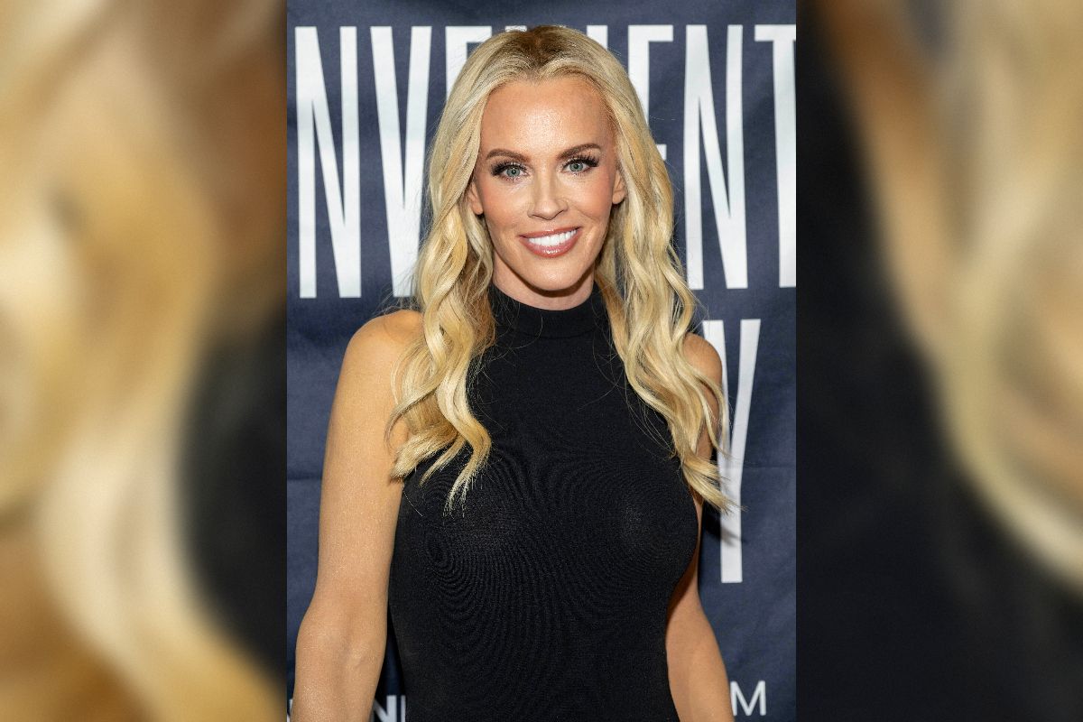 Jenny McCarthy reveals mouth infection caused teeth to fall out, growths on eyeballs
