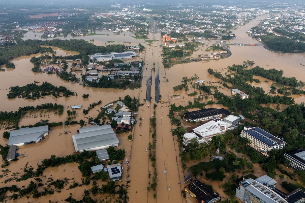 Malaysians rescued from Hat Yai floods describe drinking rainwater to survive