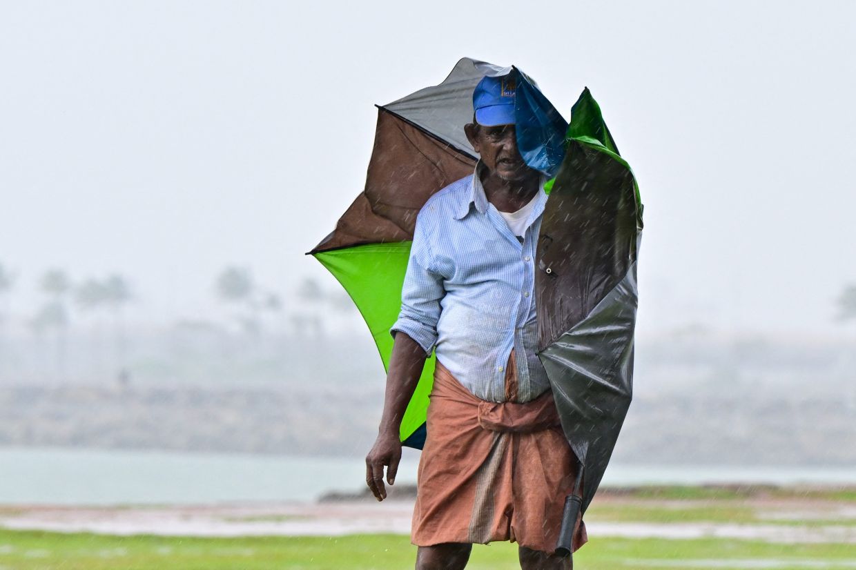 Sri Lanka floods, landslides kill at least 31