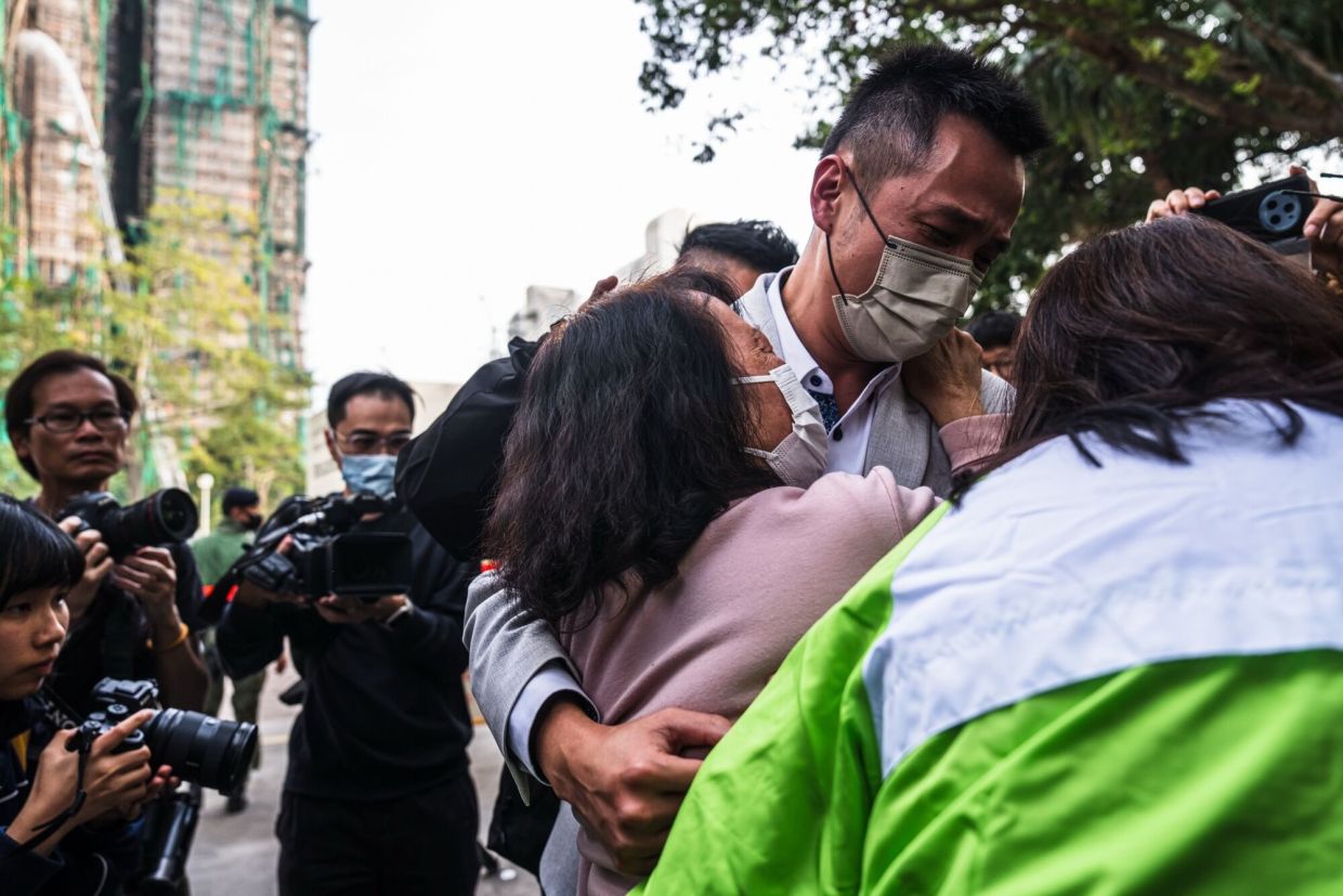Relatives of victims of the fire at Wang Fuk Court reacting at the site in the Tai Po district of Hong Kong on Nov 27, 2025. - Bloomberg