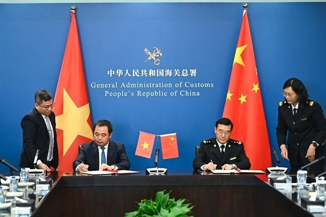 Vietnam and China sign export protocol, discuss ways to increase trade