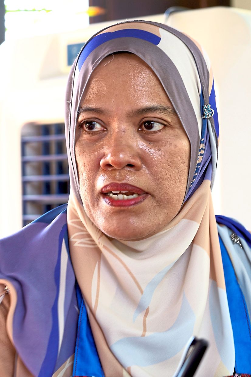 Rozita finds the experience of running a cafe rewarding financially and socially.