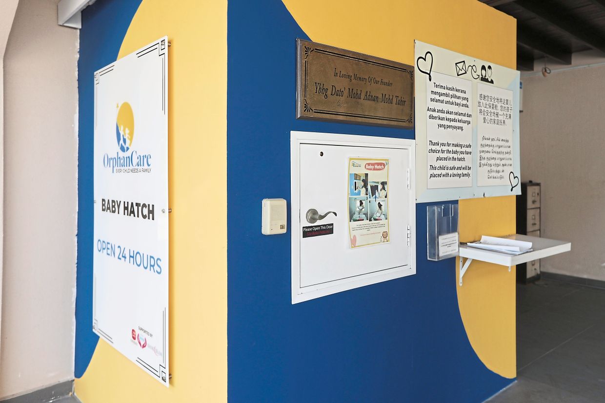 First step: One of the baby hatches operated by the foundation.