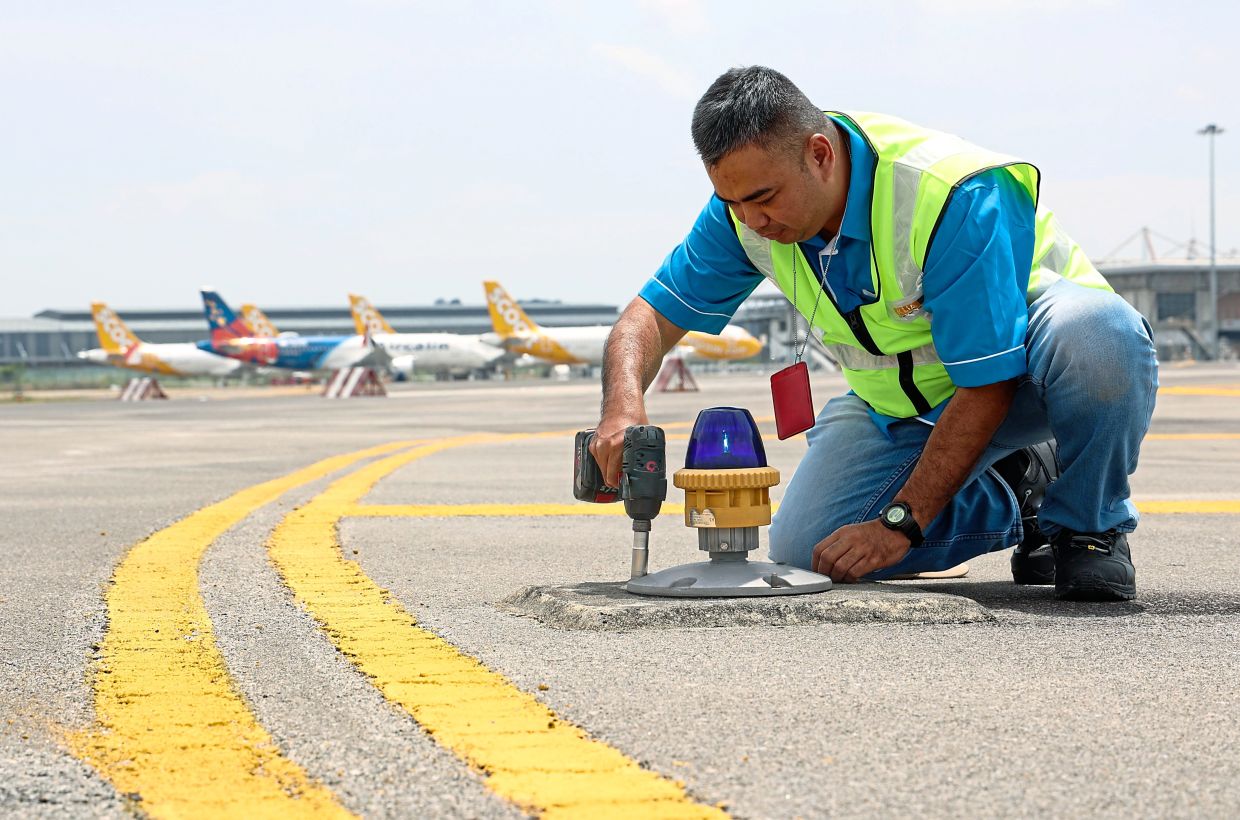 Mohamad Fariz, part of the Engineering Airfield Ground Lighting team, says that faults are identified in real time and rectified so pilots can always have a clear, safe path, day or night. 