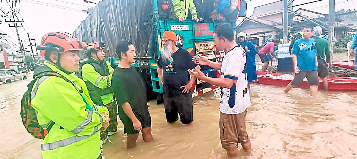 Sikh NGO continues with rescue despite losing boat