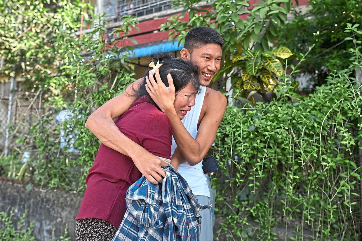 Military rulers grant a mass amnesty