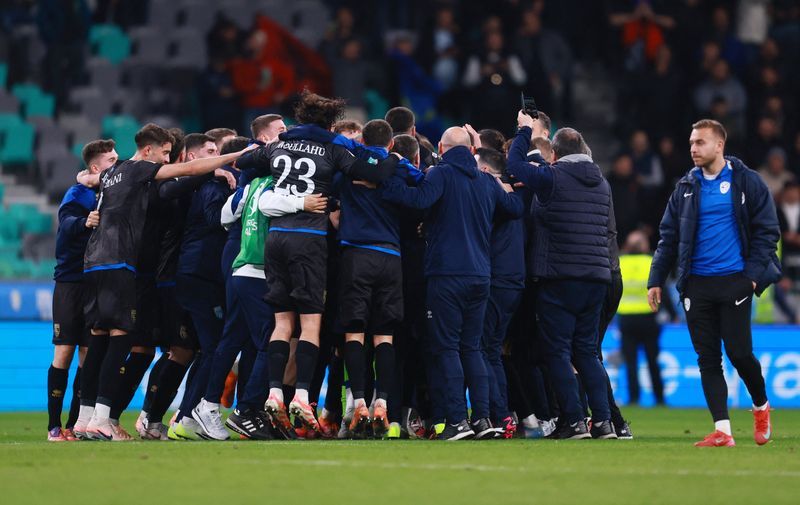 Soccer-Kosovo players set to share 1.5m-euro government bonus if they reach World Cup