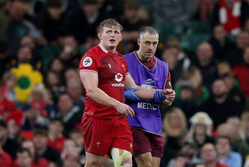 Rugby-Wales captain Morgan set to miss start of Six Nations with dislocated shoulder
