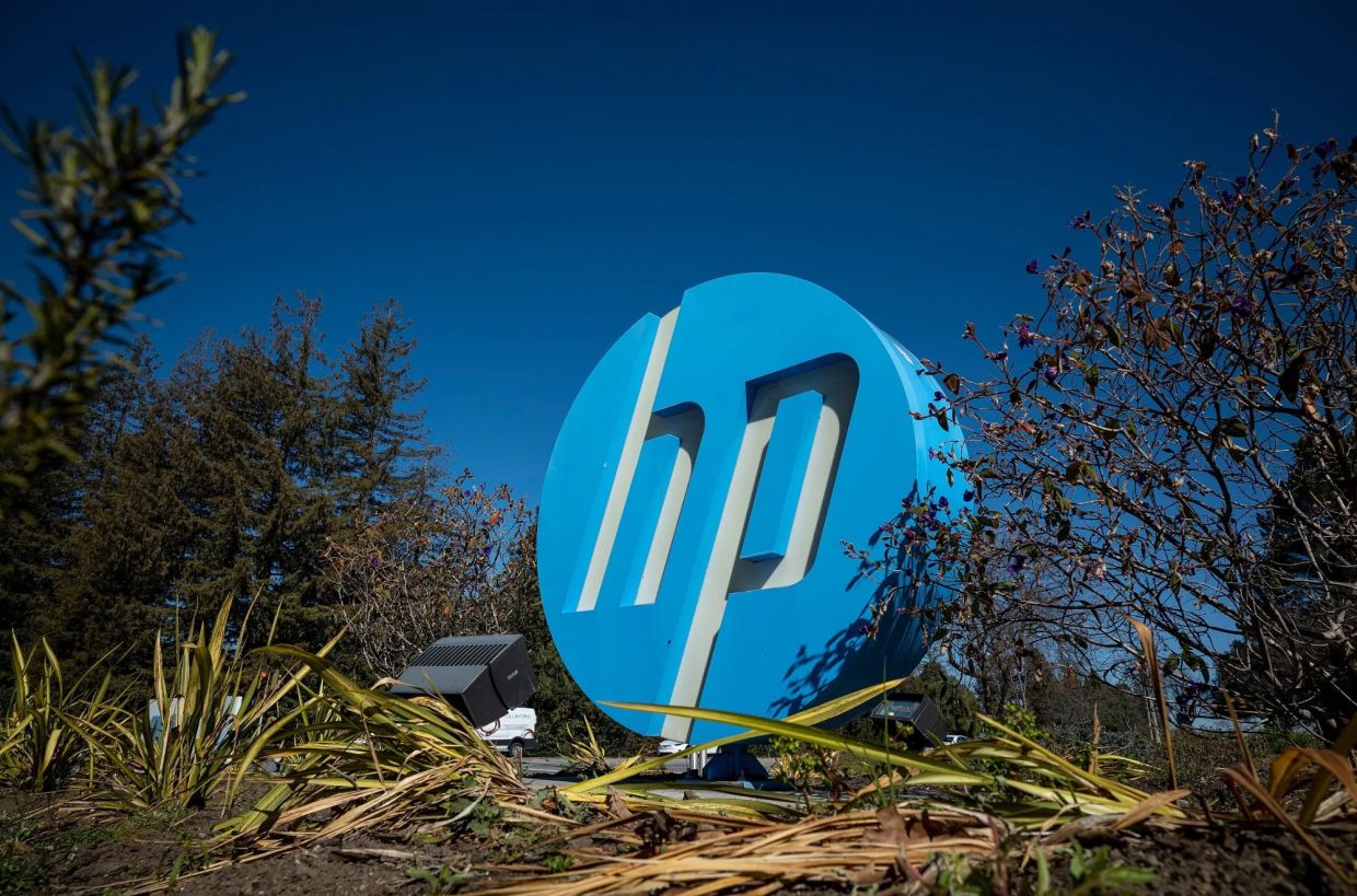 HP plans job cuts after weak profit outlook