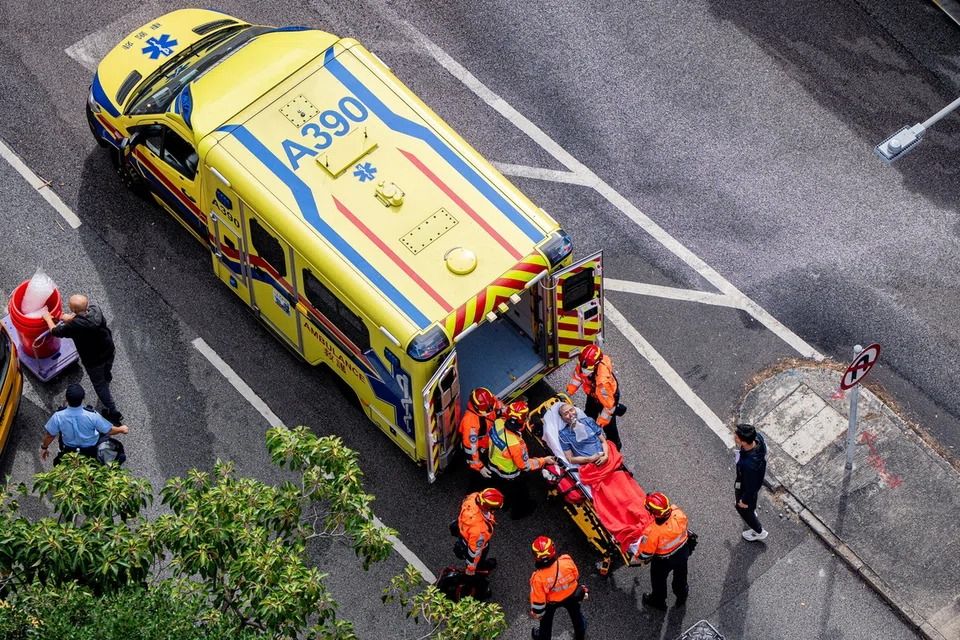 Rescuers load an injured person onto an ambulance on Nov 27. - Photo: EPA