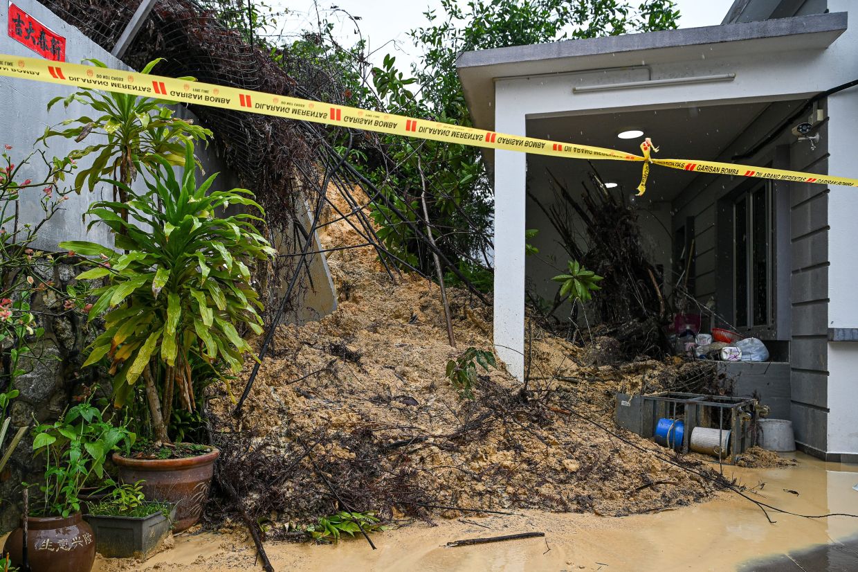 Slope collapse behind house causes panic to Seremban family