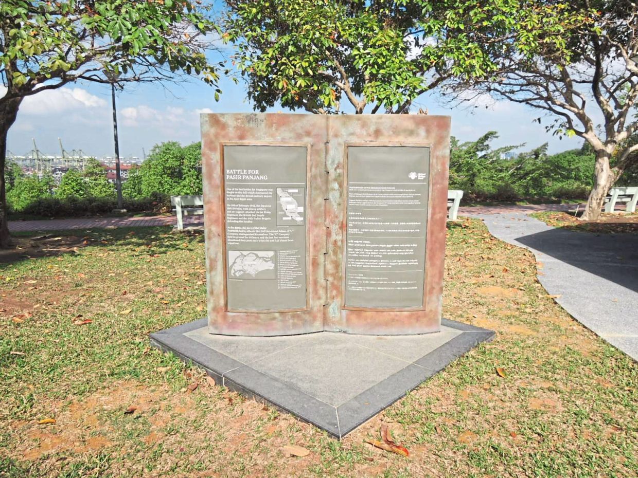 Located at Kent Ridge Park Carpark B, The Battle of Pasir Panjang memorial recalls the epic 48-hour stand staged by Malay Regiment troops against the Japanese.
