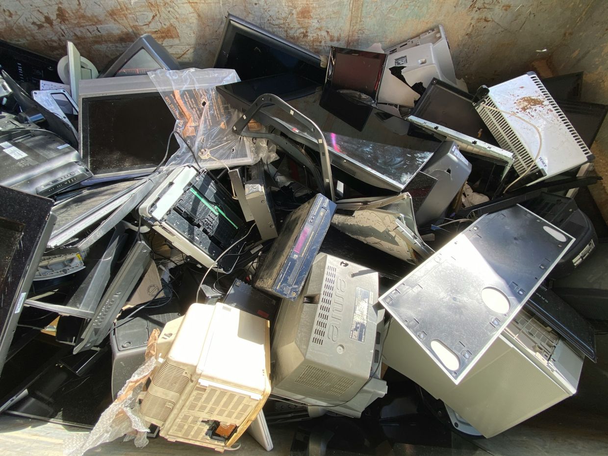 In Delhi's e-waste hub, India's informal workers lose business
