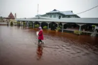 MetMalaysia: Storm Senyar weakens, still threatens severe weather (Photo Gallery)