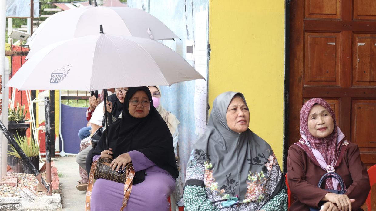 Sabah polls: Hot weather fails to deter early Lamag voters