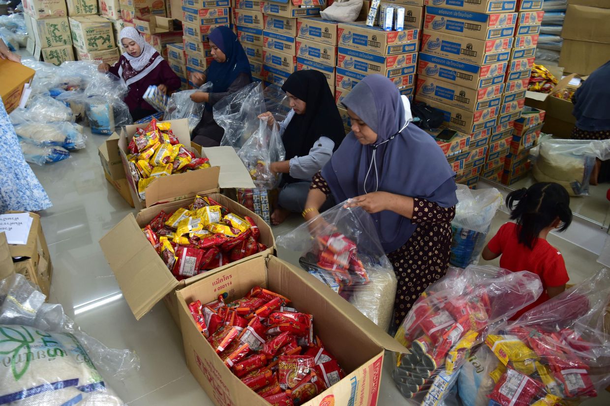 Thailand begins cleanup after worst flooding in decade