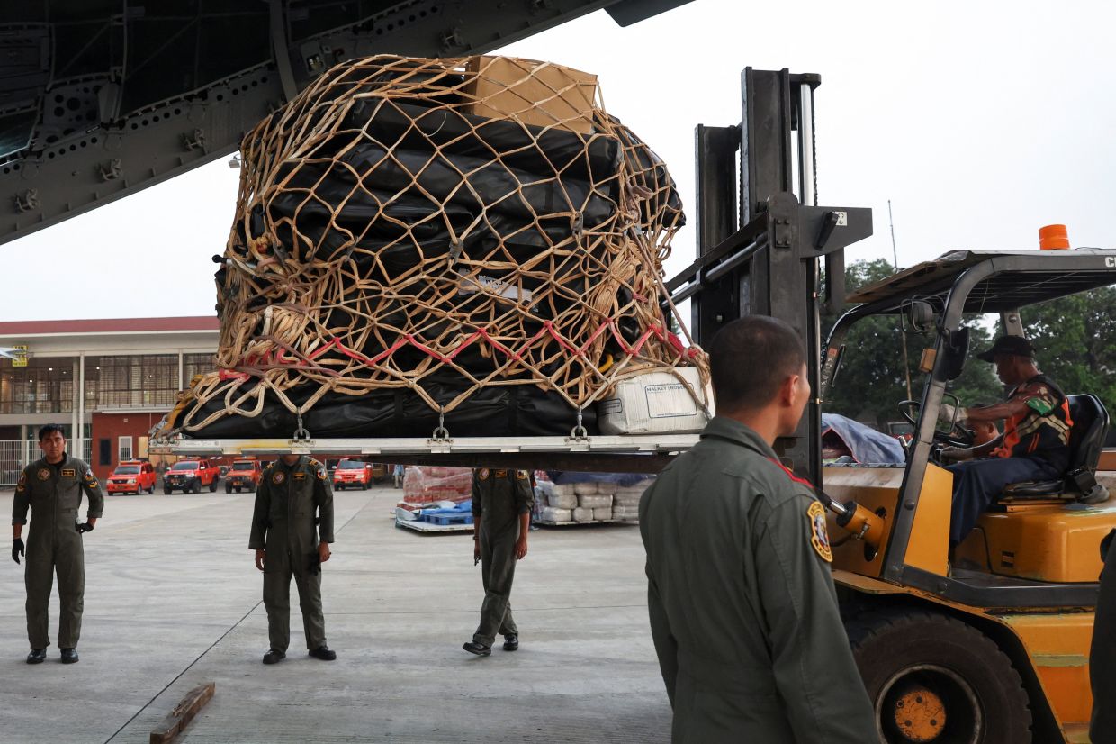 Logistical aid is loaded into an Airbus A400M military plane for victims of deadly flash floods in the North Sumatra province, West Sumatra province, and Aceh province at Halim Perdanakusuma air base, in Jakarta, Indonesia, on Saturday, November 29, 2025. Photo: REUTERS/Ajeng Dinar Ulfiana