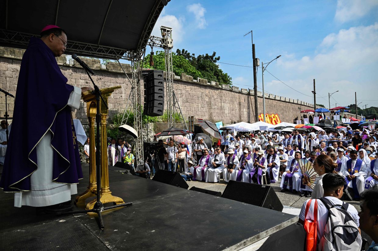 Thousands in Philippines protest corruption and demand return of stolen funds from flood projects