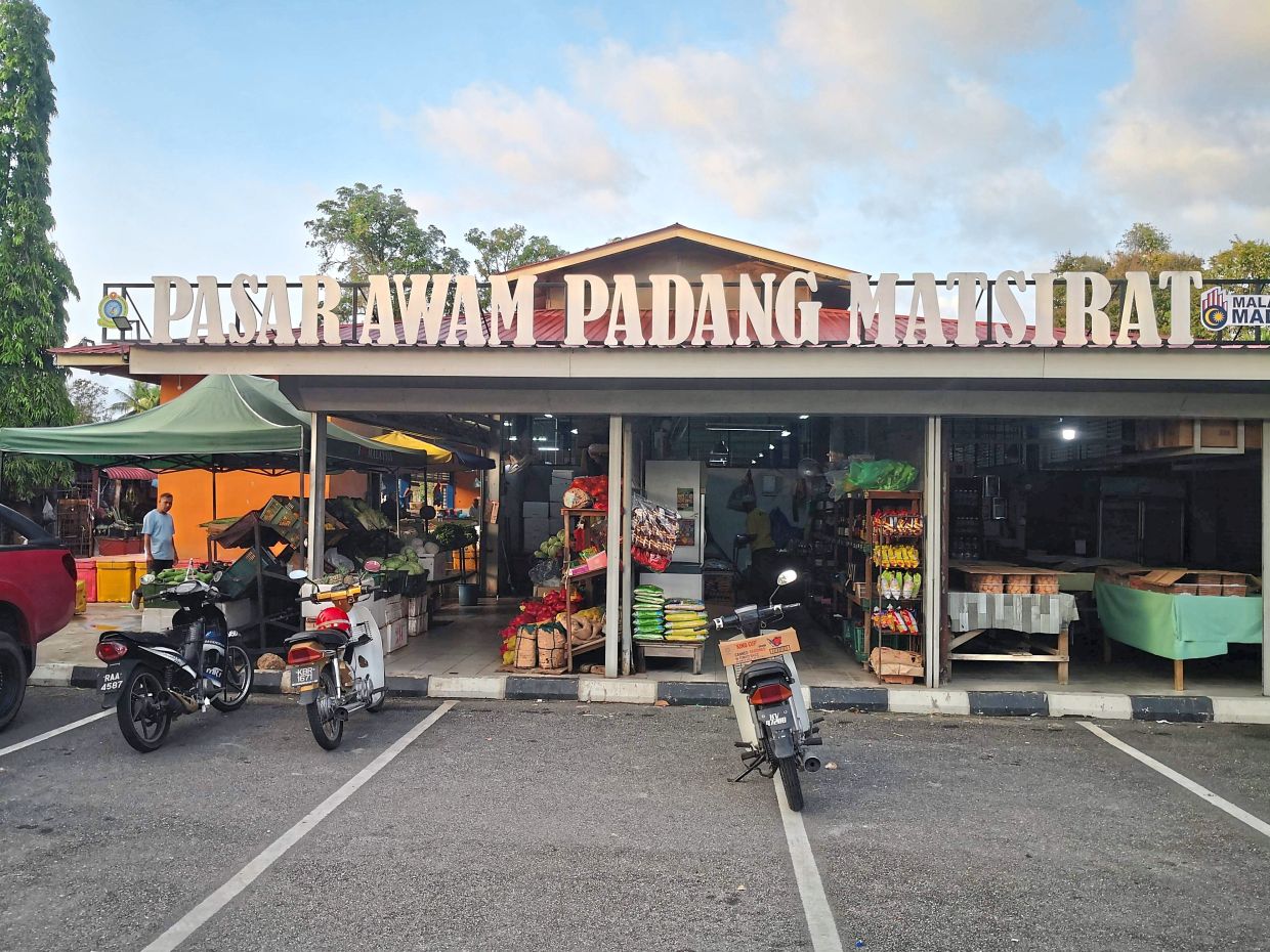 Pasar Awam Padang Matsirat is a popular place to purchase fresh seafood like beronok in Langkawi.