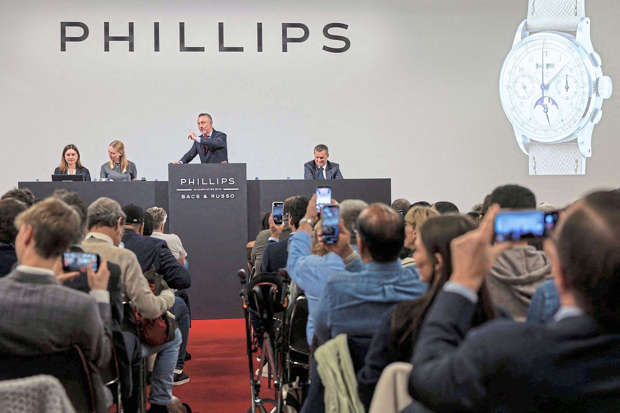 The auction at the Phillips auction house in Geneva. —Photo: Valentin Flauraud/AFP