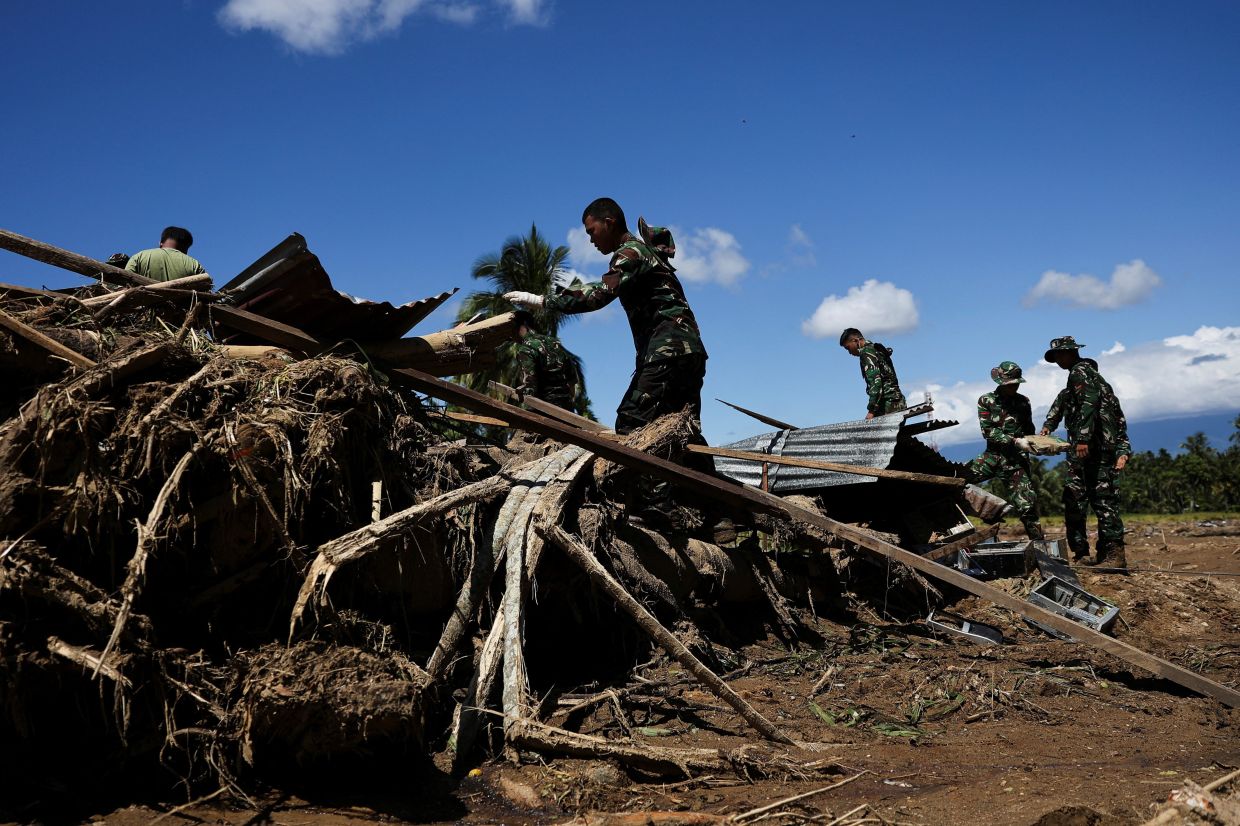Militaries come to aid of Asia flood victims as toll nears 1,000