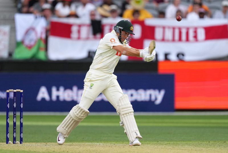 Cricket-Labuschagne backs under fire Khawaja ahead of second Ashes test