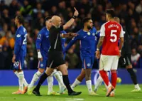 Soccer-Red card experts Chelsea learn how to cope with 10 men