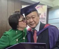 Childhood dream propels 'Uncle Jet' to a medical degree at age 57