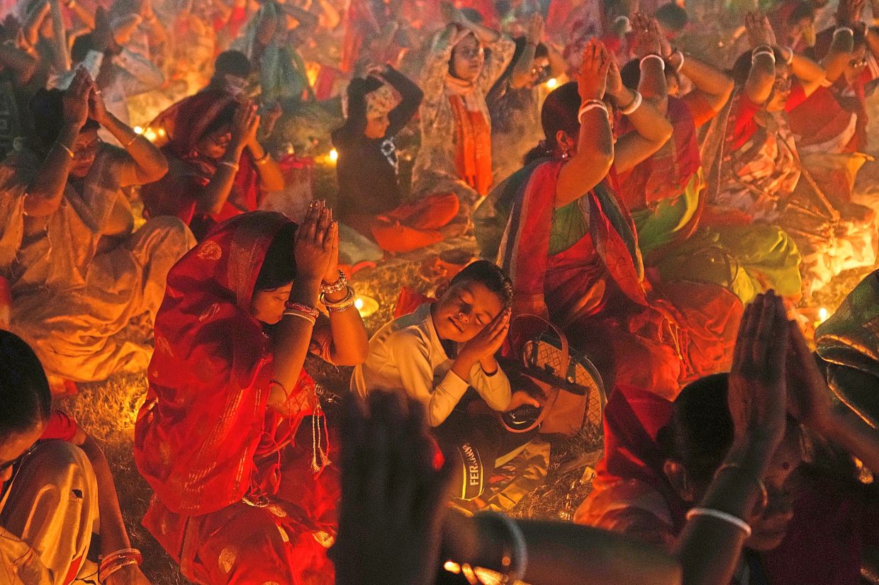 4. Hindus praying during rakher upobash, a religious festival involving a day-long fast and overnight prayers for spiritual purification in honour of Saint Loknath Brahmachari, at a temple in Chakla, West bengal, India. — AP