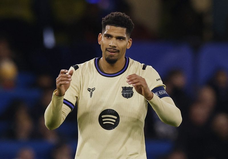 Soccer-Araujo granted indefinite leave of absence by Barca, reports say