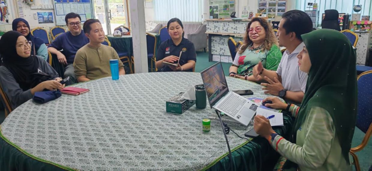 SKG Green Sdn Bhd Chief Executive Officer Philipa Datuk Wilfred Mojilis (third right) joining a fact-finding session with representatives from Universiti Teknologi Malaysia’s Uni-Technologies Sdn Bhd and Tourism, Arts and Culture Ministry, recently.