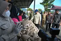 Flood-hit Sumatra faces hunger as Prabowo visits