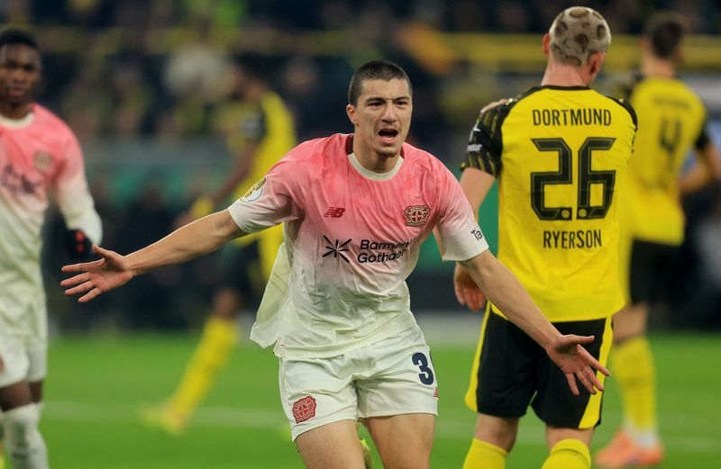Soccer-Leverkusen snatch away win at Dortmund in German Cup