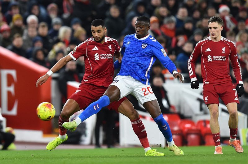 Soccer-Liverpool salvage nervy 1-1 draw with Sunderland at Anfield