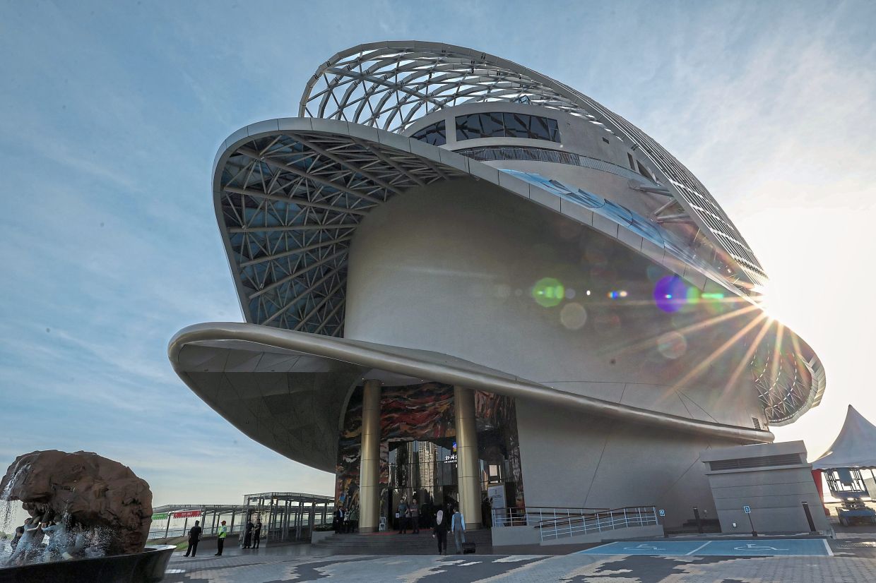 Beyond its exhibition halls, the gallery building will also include retail outlets, a restaurant, and a basement car park, establishing it as a multifaceted destination for art enthusiasts and visitors alike. Photo: Bernama