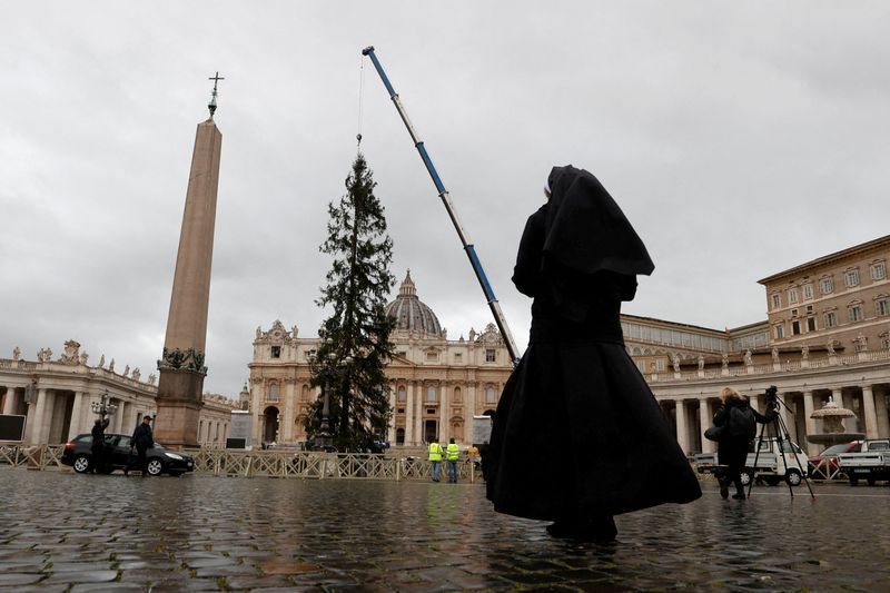 Vatican commission says 'no' to women as Catholic deacons