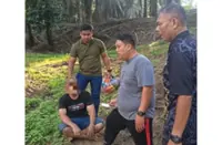 QuickCheck: Was a man being 'guarded' by civilians actually an escaped inmate as claimed on social media?