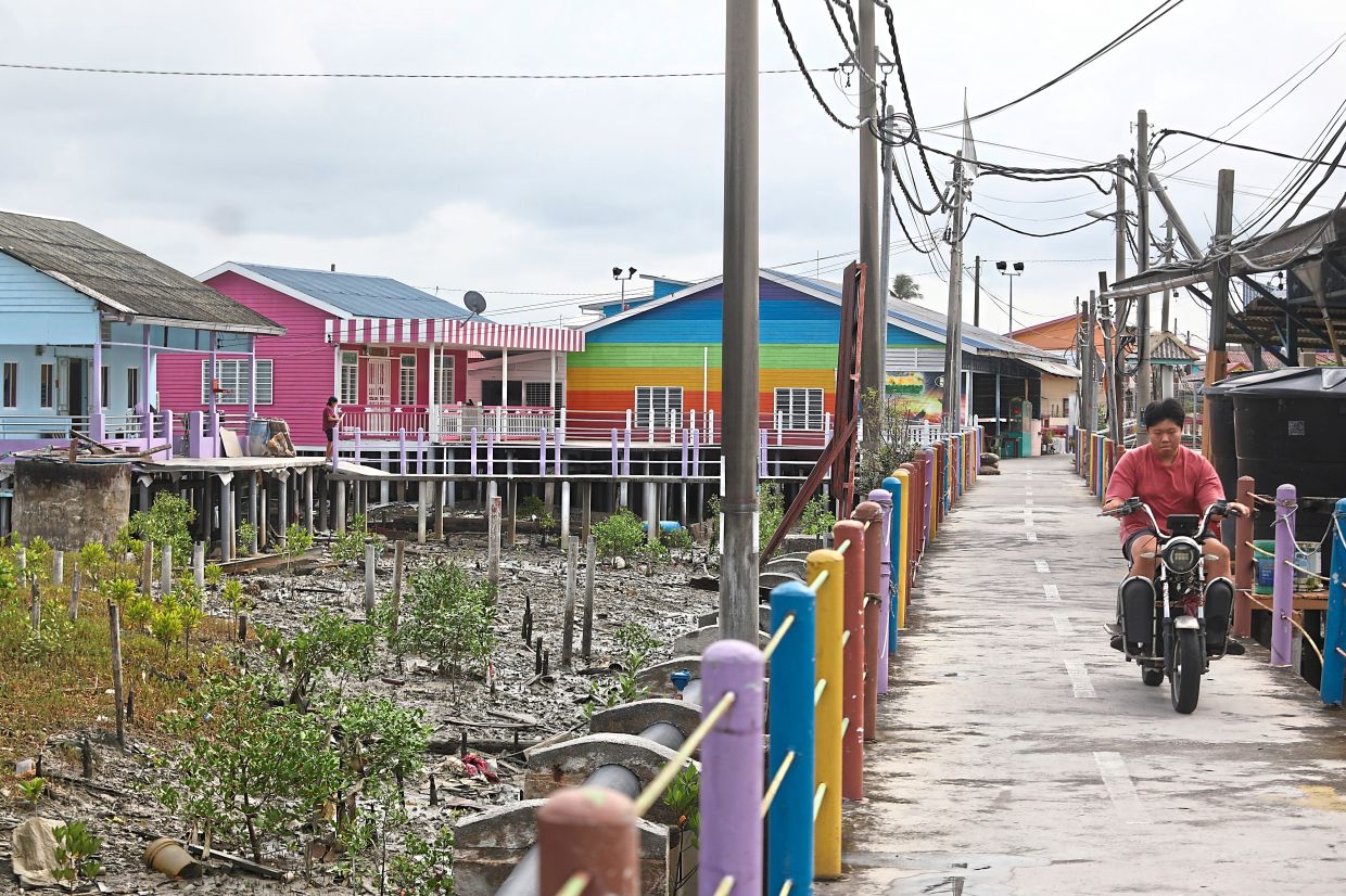 Selangor new villages make big splash in contest