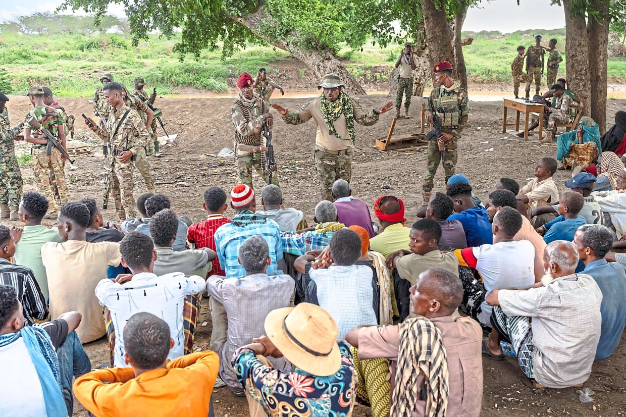 A senior officer of the SNA talking to villagers in Bariire. — AFP 